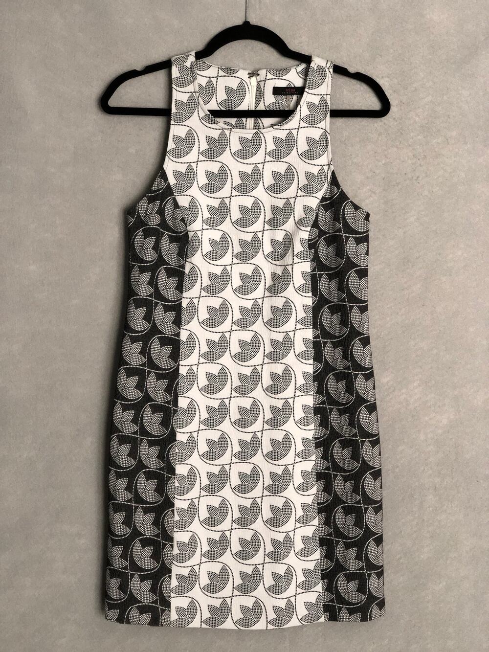 Trina Turk Sheath Dress Sleeveless Tulip Print Black and White Women's Size 4